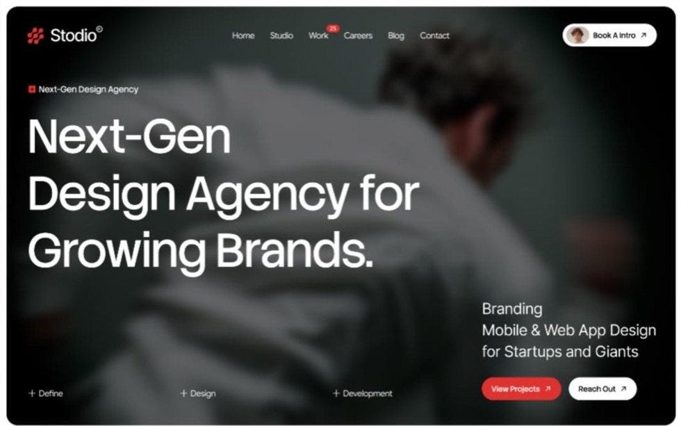 Sitio web de una agencia creativa con hero a pantalla completa